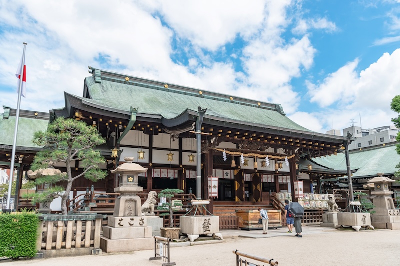 遠目から見たビル群の風景